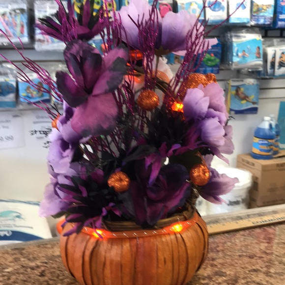 HALLOWEEN Artificial floral arrangement - Picture 2 of 2